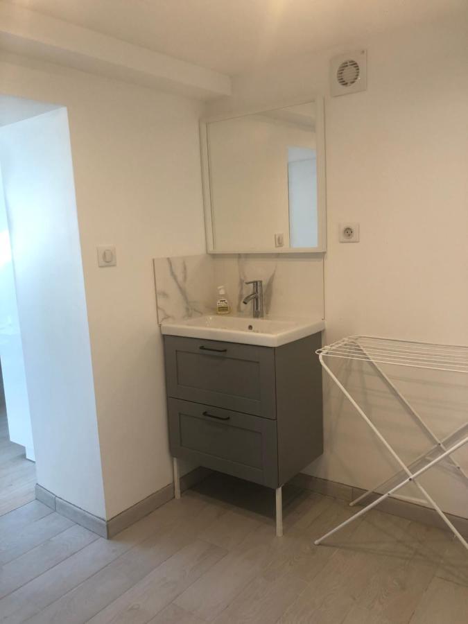 Appartement Paisible Proche Centre Ville Bron Exteriér fotografie