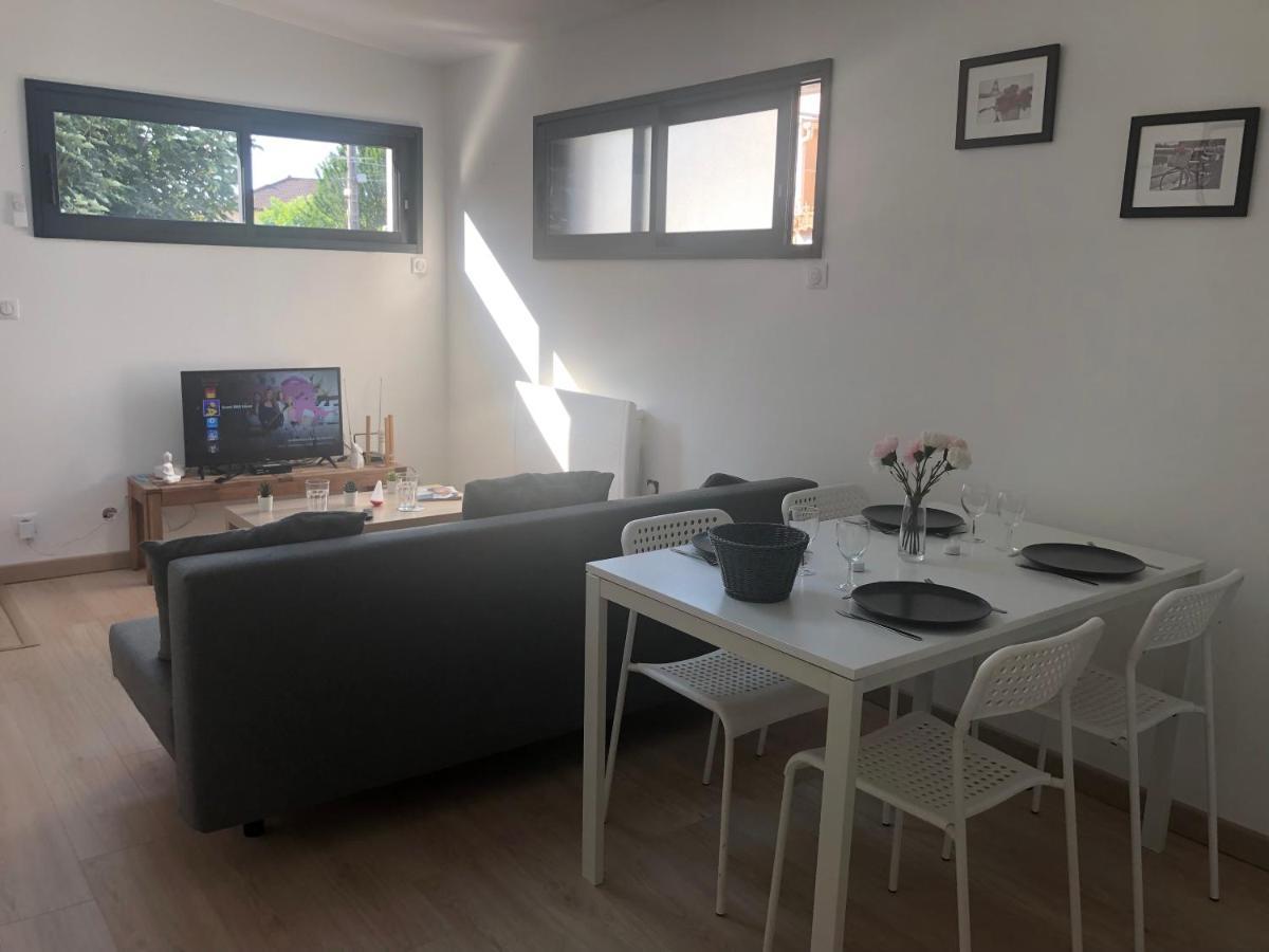 Appartement Paisible Proche Centre Ville Bron Exteriér fotografie